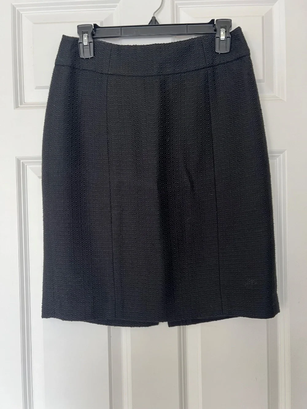Banana Republic Textured Black Pencil Skirt | Size 4 | Classic Career & Workwear